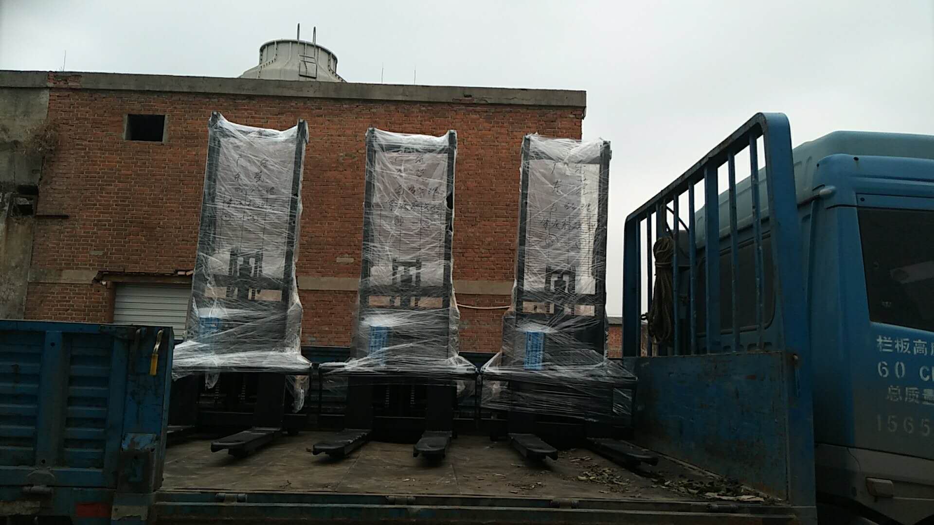 東莞3臺(tái)半電動(dòng)堆高車