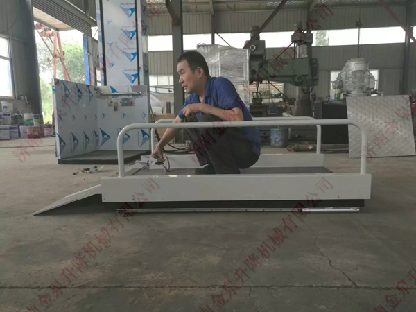 超博無(wú)障礙升降機(jī)